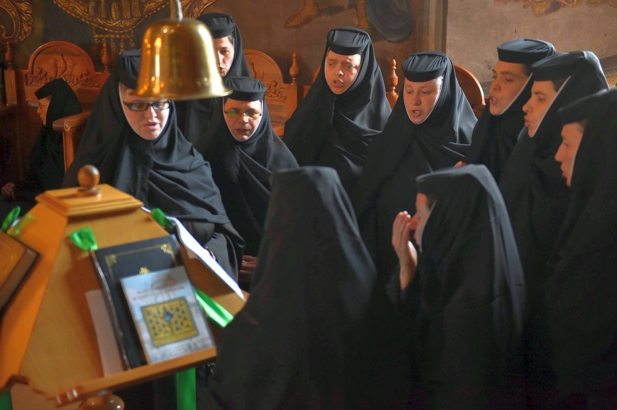 Mijlocitori la Dumnezeu pentru poporul român 57305