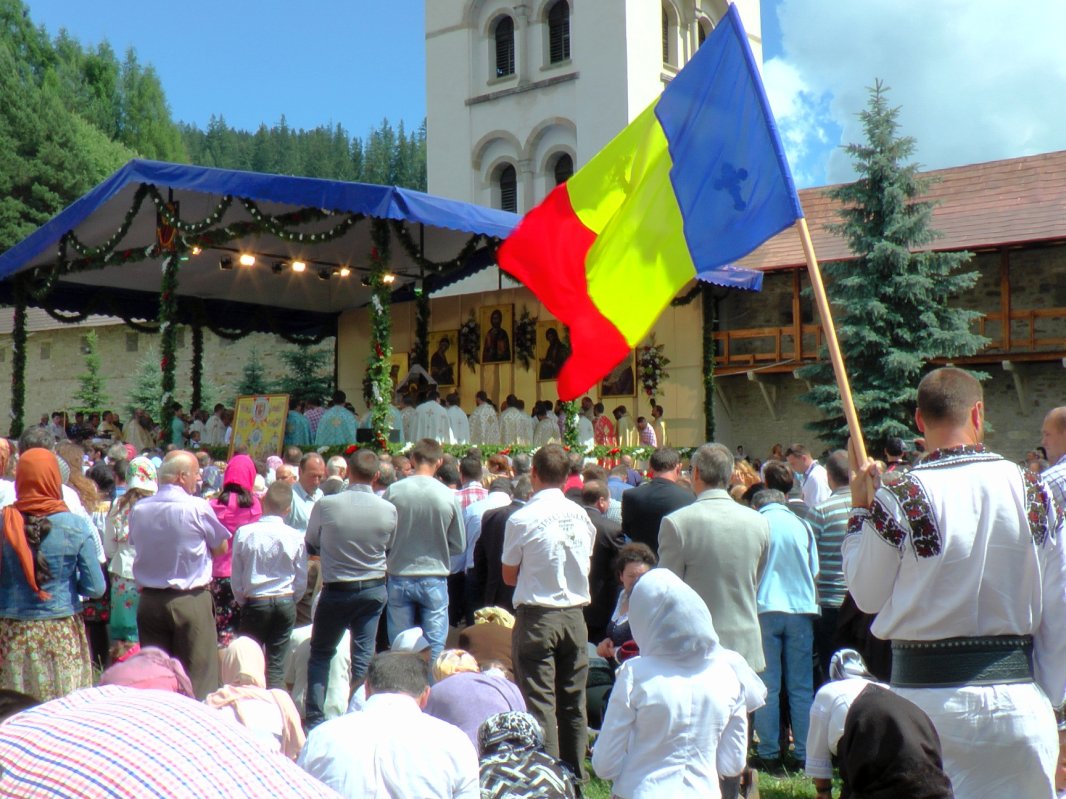 „Să luptăm fiecare prin rugăciunea noastră şi să nu ne războim niciodată între noi“ 57261