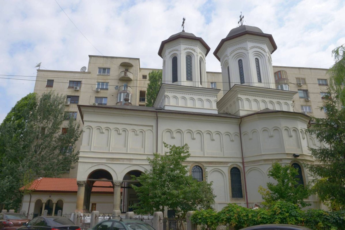 Primitoarea biserică domnească a Sfinţilor Apostoli 57203