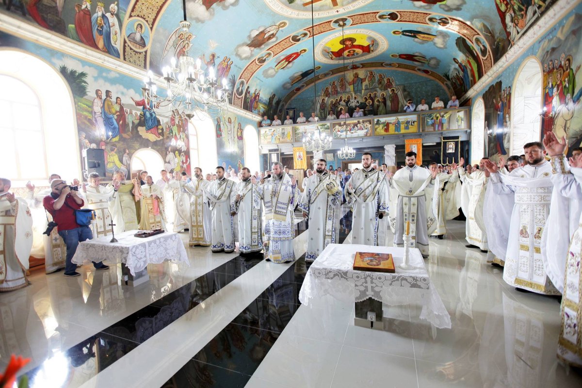 Slujiri arhiereşti în Duminica Sfinţilor Români, în Transilvania  57246