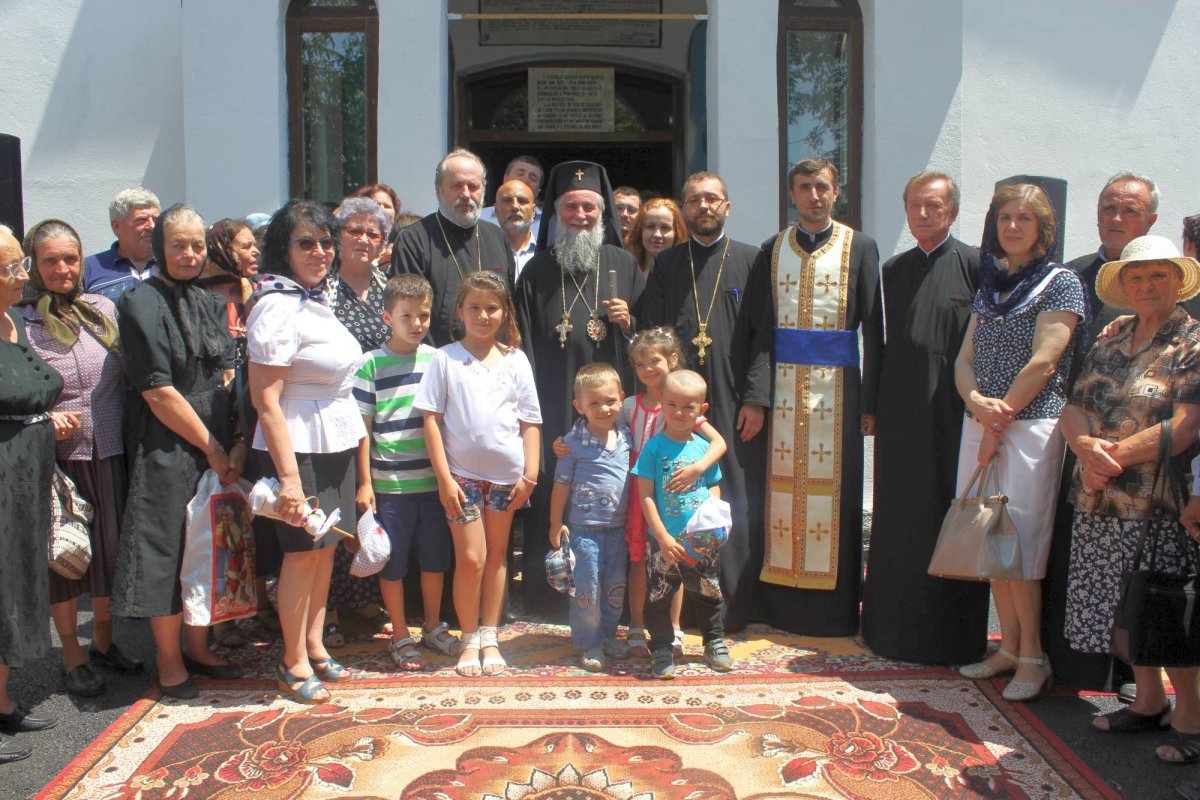 Biserici şi mănăstiri oltene în haină de praznic 57158