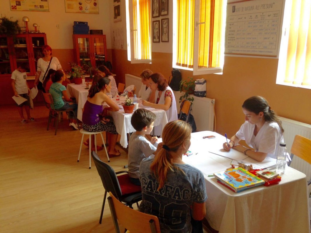 Locuitorii din Filipeştii de Târg au beneficiat de consultaţii gratuite 57183