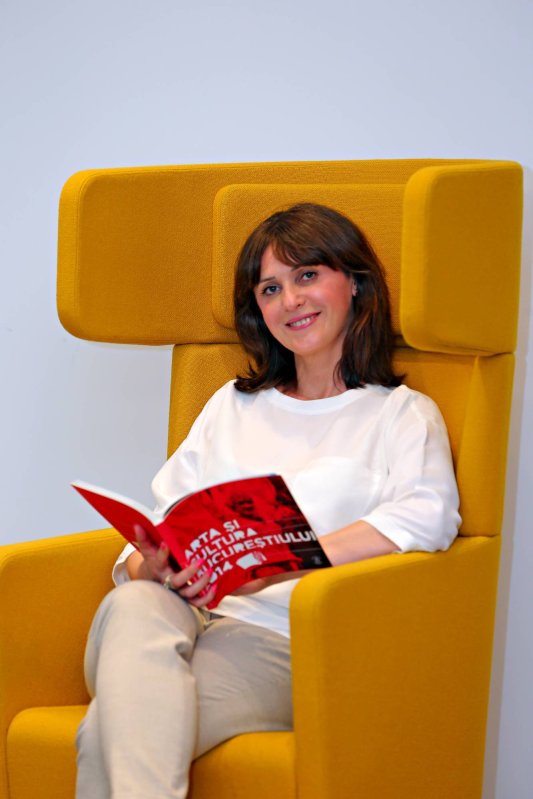 Orașul „străjuit  de o salbă de mănăstiri” 57168