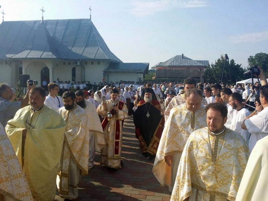 „Sufletele noastre se sfinţesc prin Biserica lui Dumnezeu“ 57137