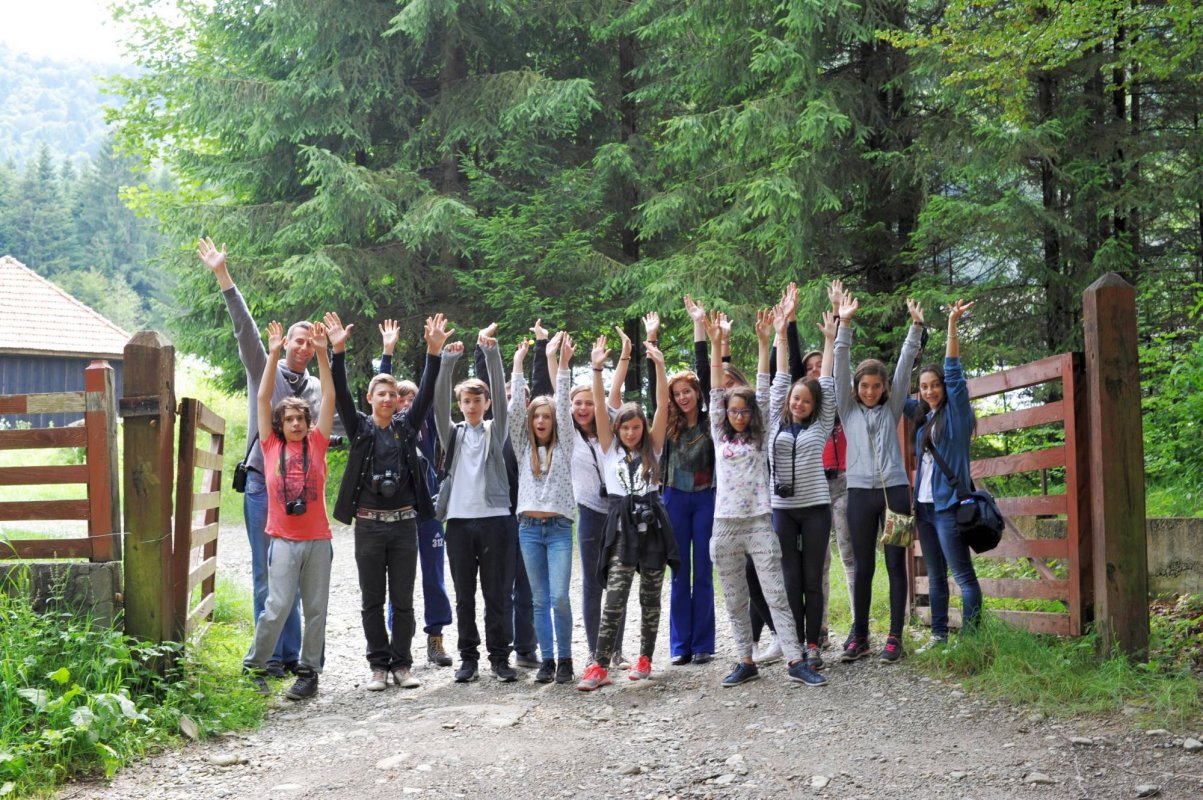 Tabără de fotografie pentru tineri, la Sâmbăta de Sus 57150