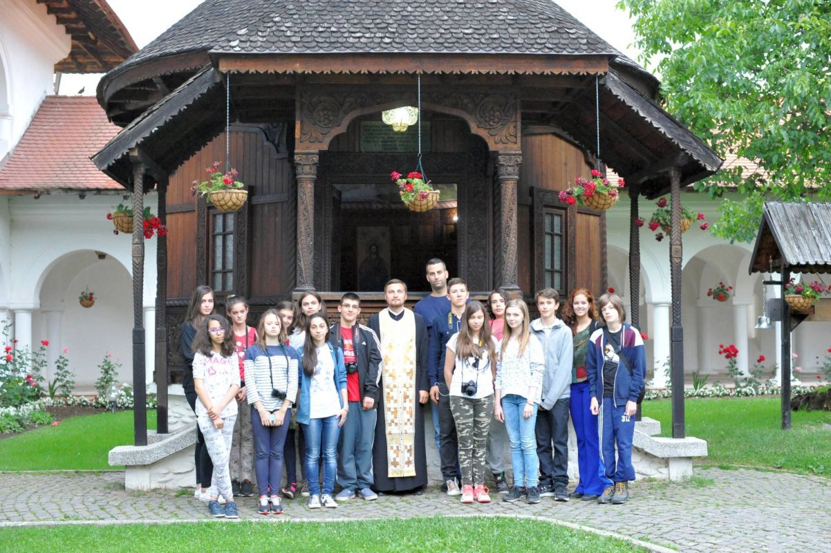 Tabără de fotografie pentru tineri, la Sâmbăta de Sus 57151