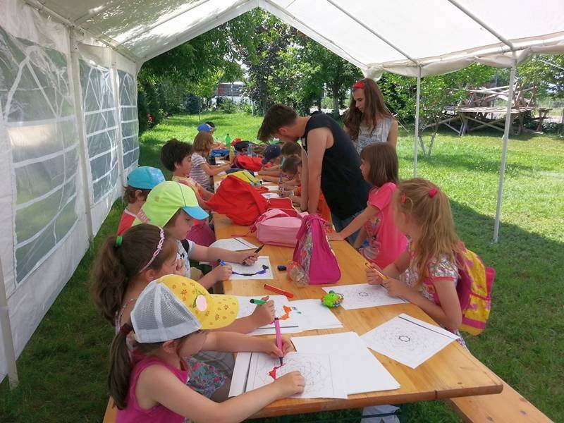 „Binecuvântată fii, copilărie!“ 57049