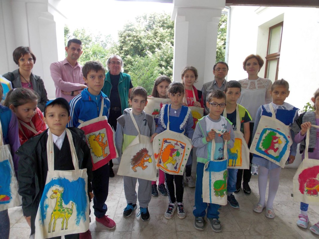 Arhiepiscopia Craiovei, în sprijinul elevilor din Bănie 56998