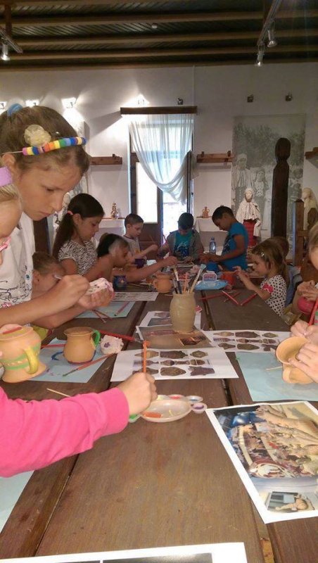 Arhiepiscopia Craiovei, în sprijinul elevilor din Bănie 57002