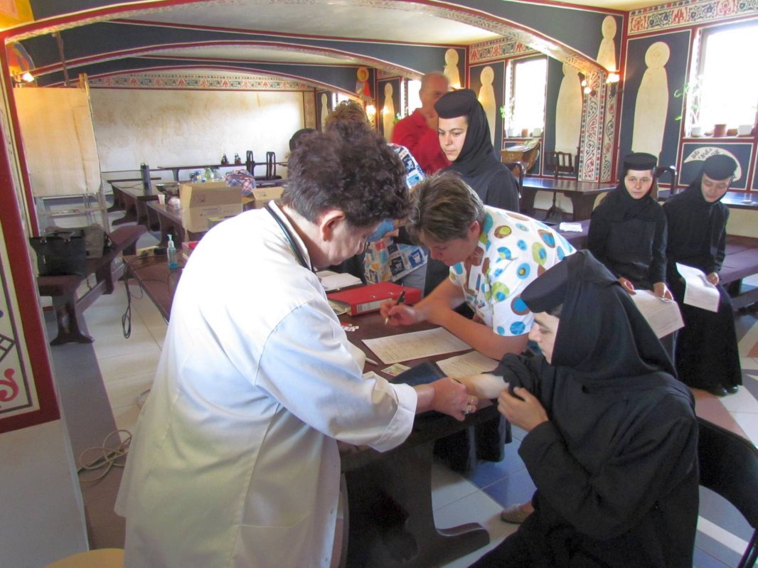 Donare de sânge la Mănăstirea Nera 57008