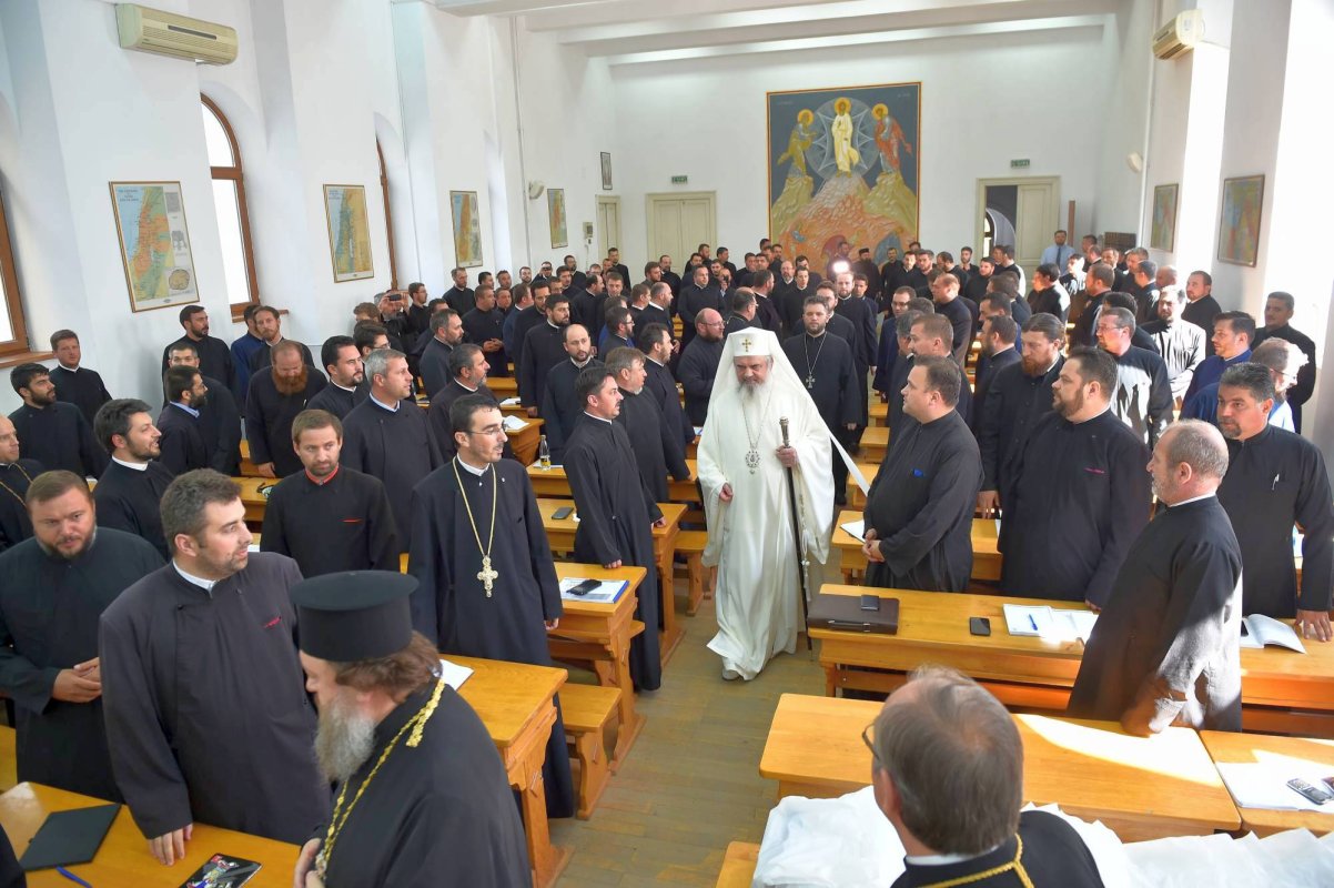 „Tinerii sunt prezentul activ și creativ al Bisericii” 57022