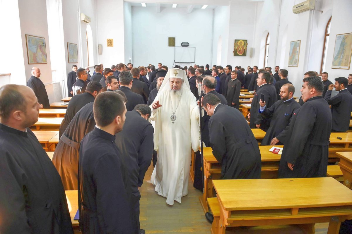 „Tinerii sunt prezentul activ și creativ al Bisericii” 57023