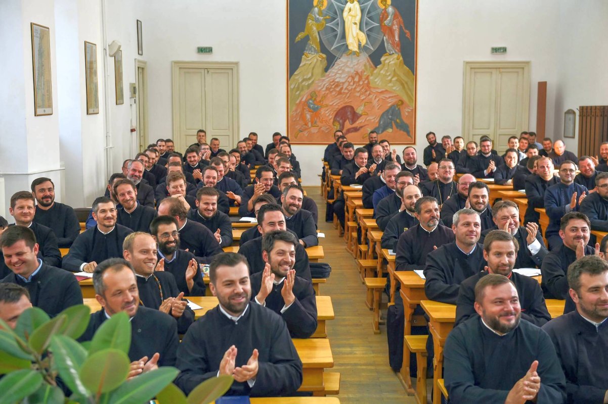 „Tinerii sunt prezentul activ și creativ al Bisericii” 57026