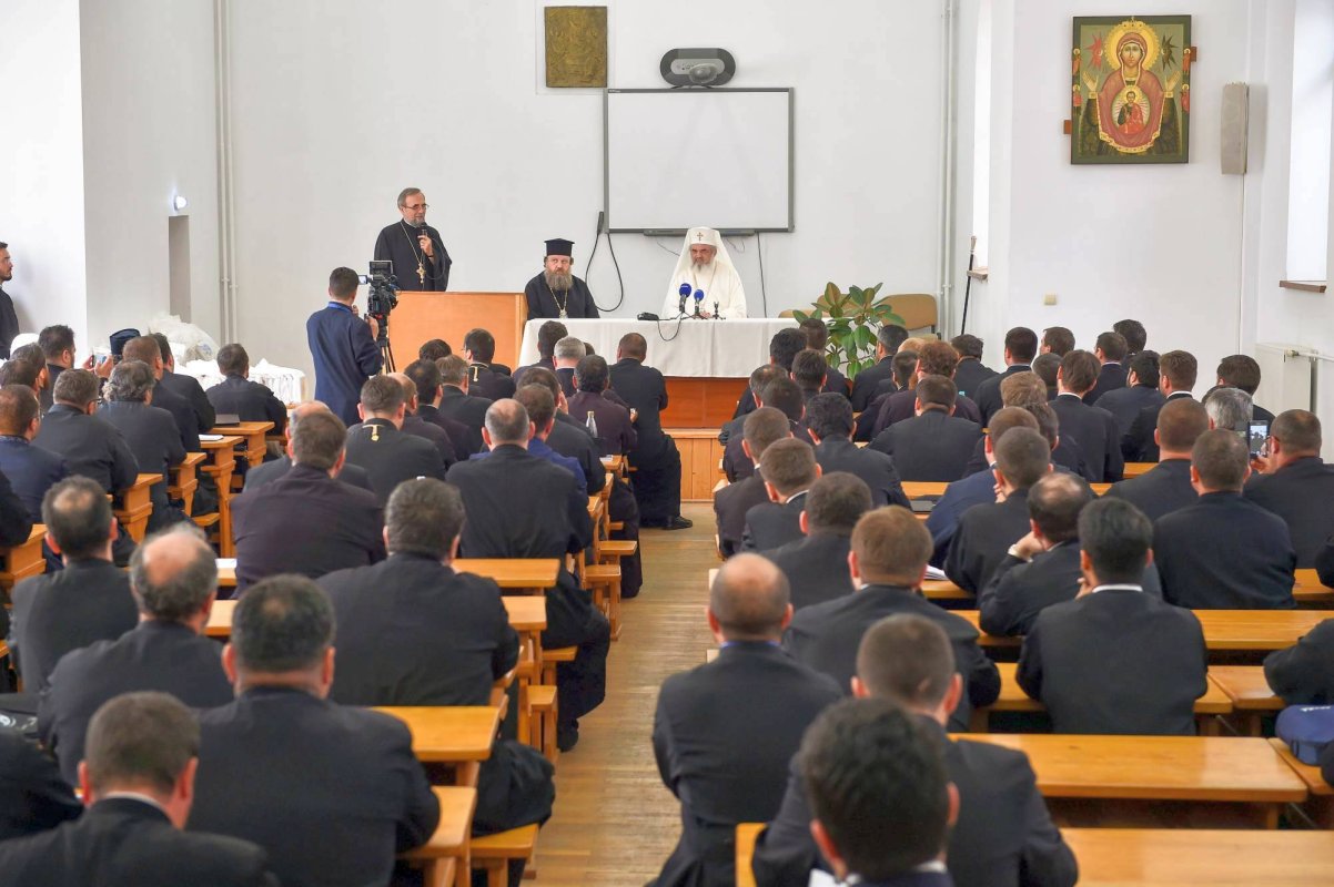 „Tinerii sunt prezentul activ și creativ al Bisericii” 57027