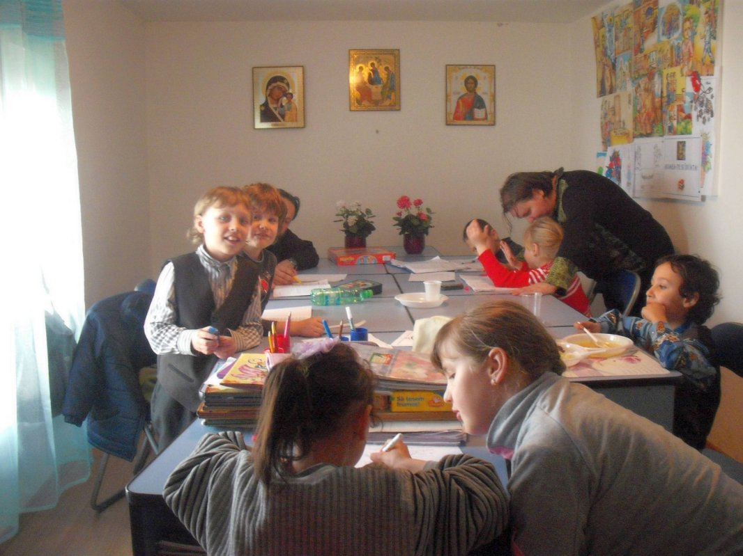 Grijă pentru copii la Centrul social „Sfântul Fanurie” din Brad 56936