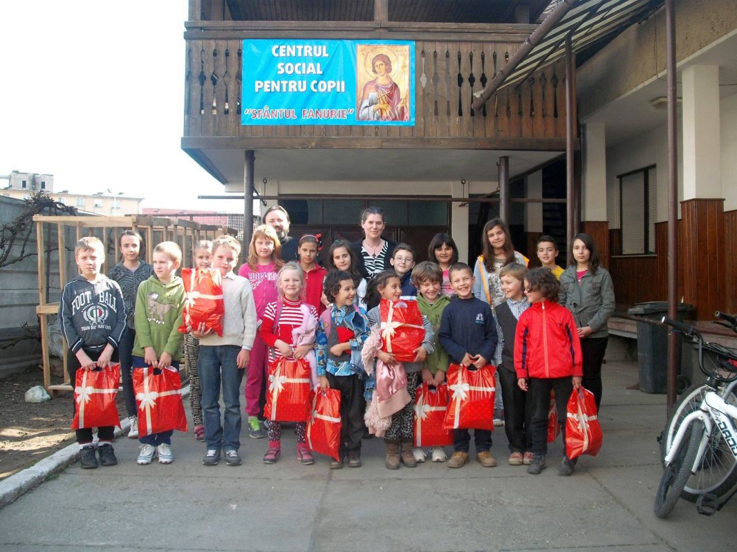 Grijă pentru copii la Centrul social „Sfântul Fanurie” din Brad 56937