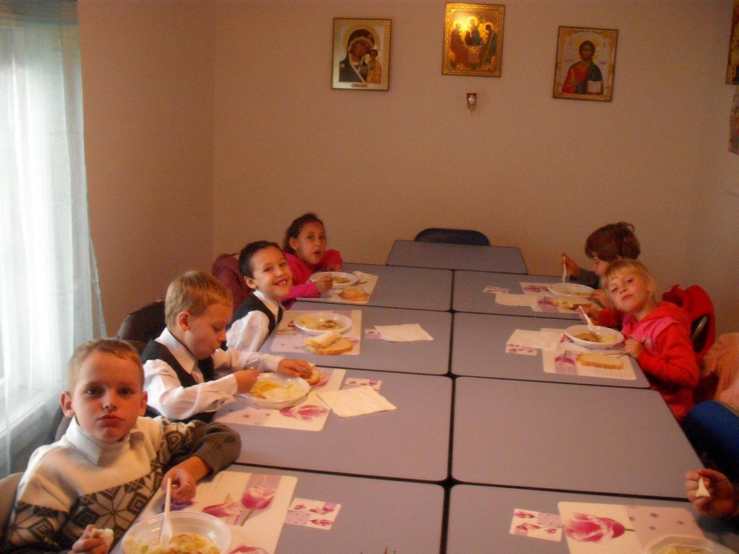 Grijă pentru copii la Centrul social „Sfântul Fanurie” din Brad 56938