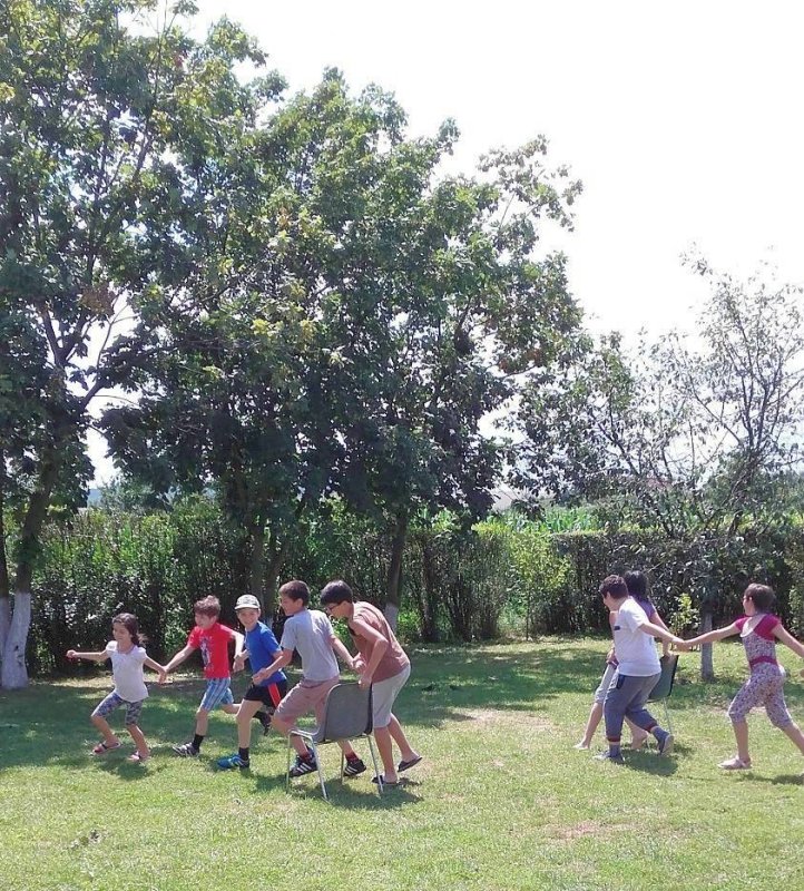 Tabără pentru copii aflaţi în dificultate, la Batiz - Hunedoara  56918