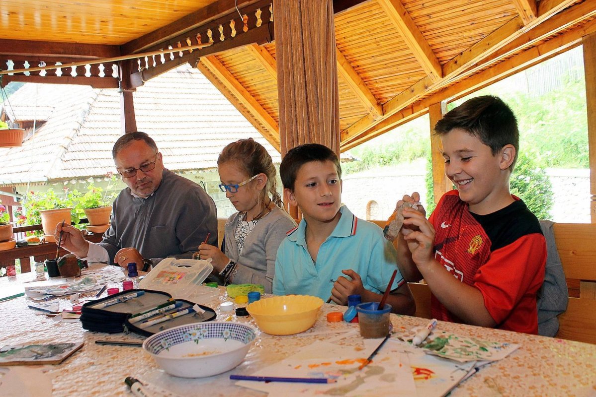 Tabără pentru copii  la Mănăstirea Robaia 56959