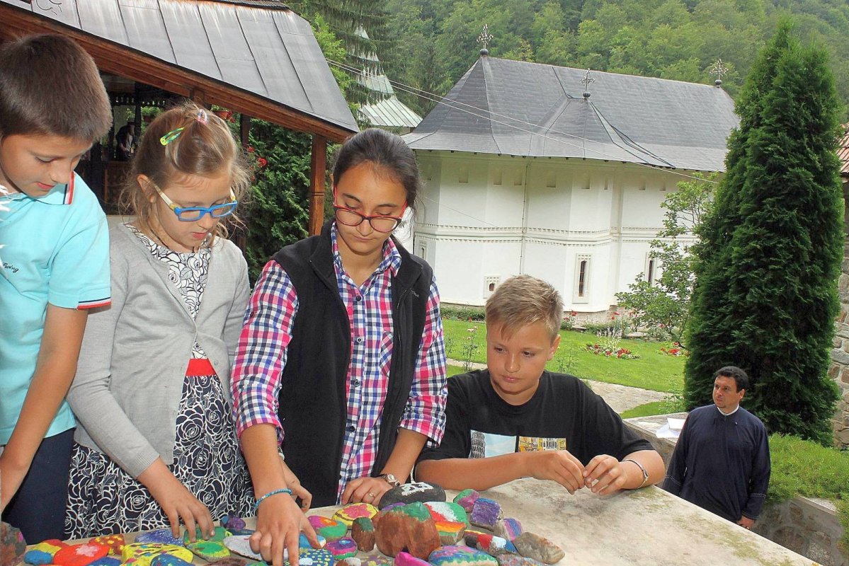 Tabără pentru copii  la Mănăstirea Robaia 56962