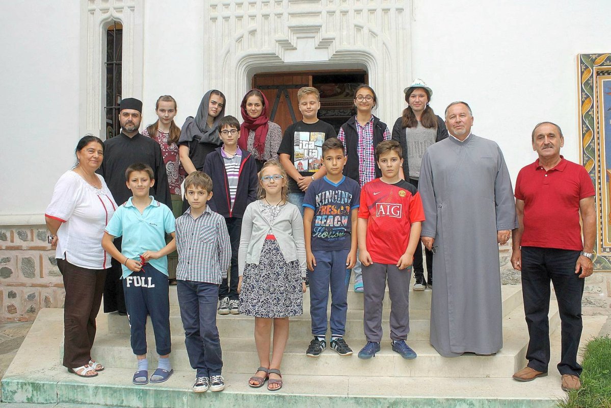 Tabără pentru copii  la Mănăstirea Robaia 56963