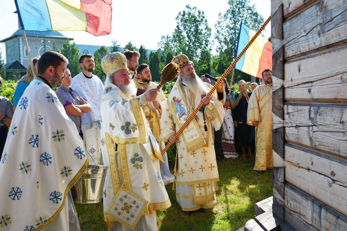 Sfinţire de biserică la Mănăstirea Ştiubieni 56838