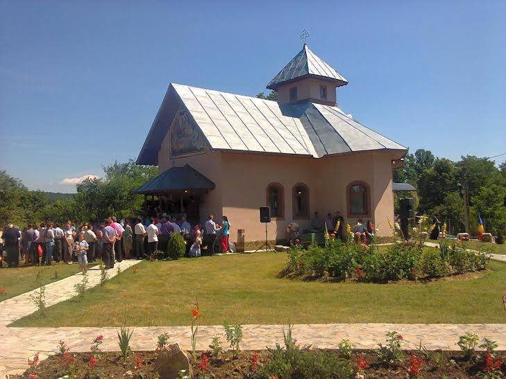Biserica parohiei gorjene Şiacu a fost sfințită 56798
