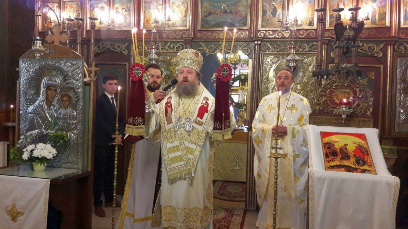 Slujire arhierească în parohia prahoveană Teşila I 56819