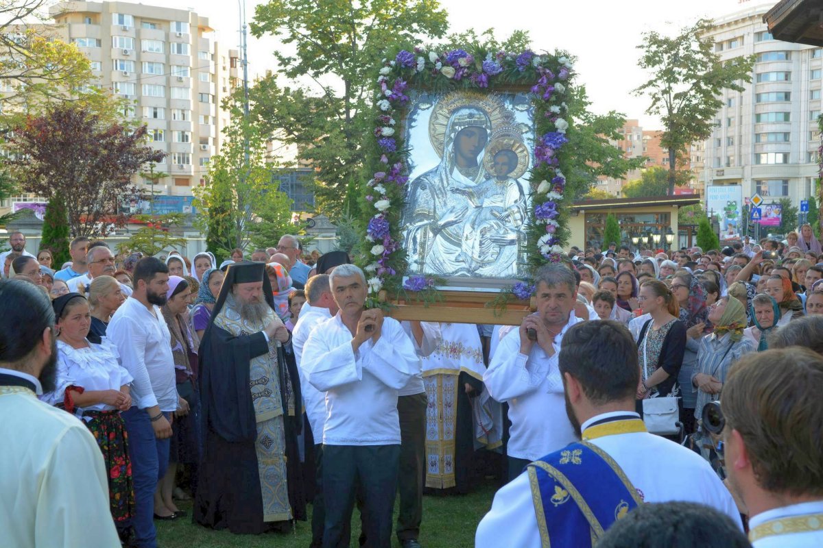 Credincioșii s-au închinat Icoanei „Prodromița” 56741