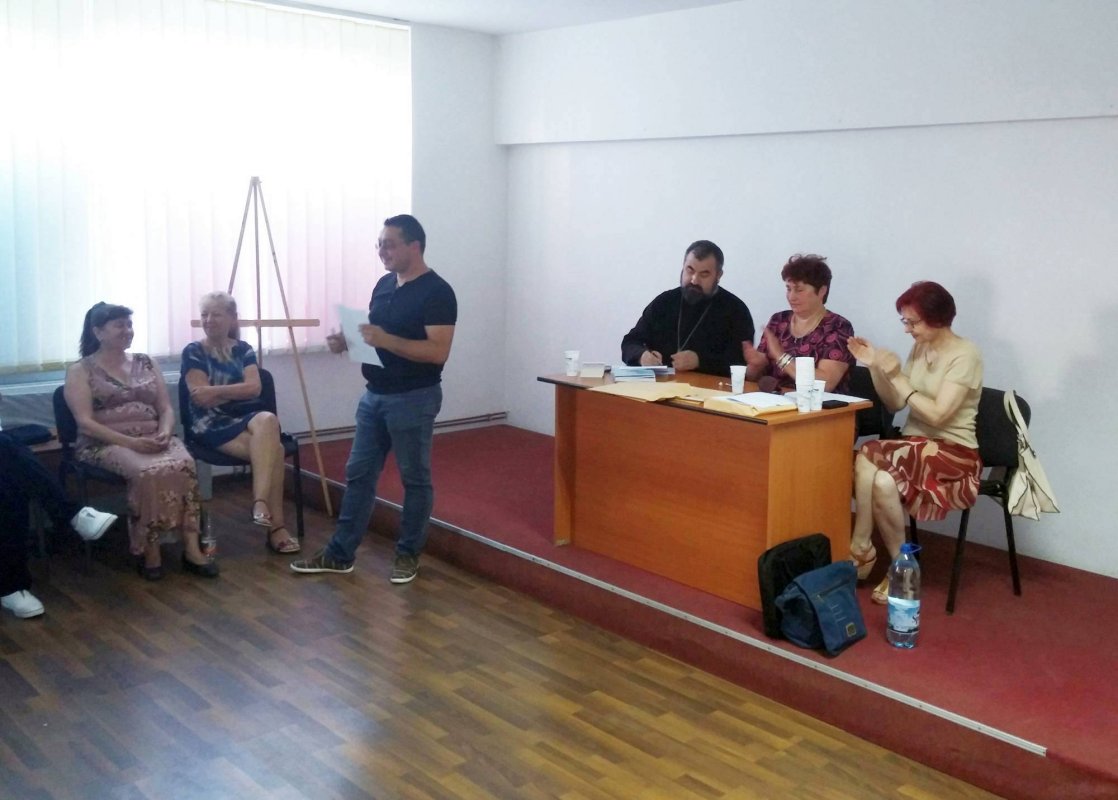 Sprijin din partea Bisericii pentru nevăzătorii din Oneşti 56538