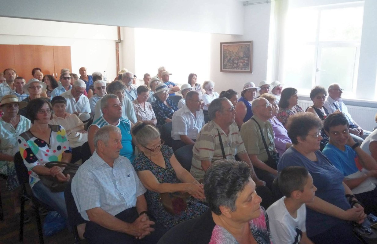 Sprijin din partea Bisericii pentru nevăzătorii din Oneşti 56539