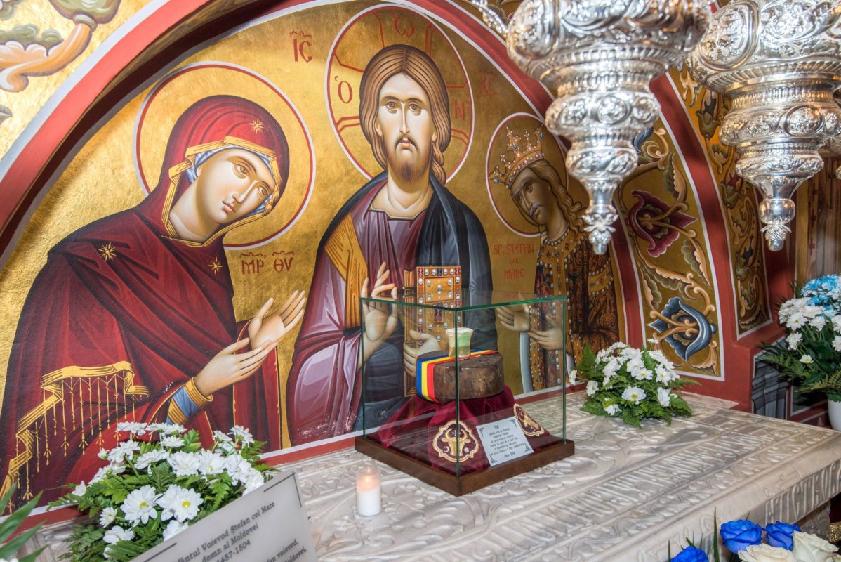 Mănăstirea Putna, un rug aprins de 550 de ani  56512