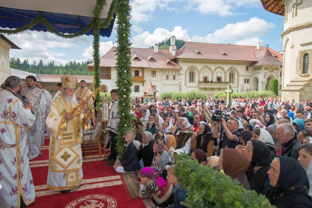 Mănăstirea Putna, un rug aprins de 550 de ani  56513