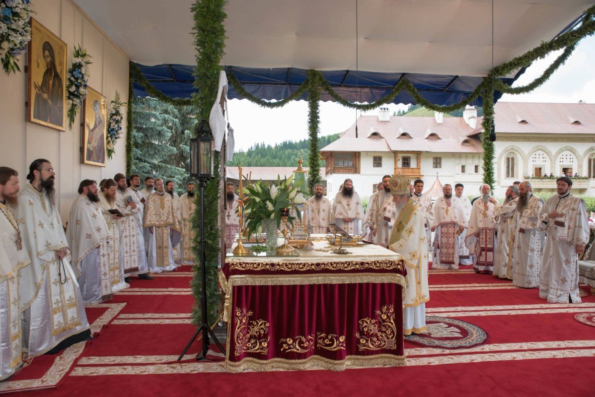 Mănăstirea Putna, un rug aprins de 550 de ani  56514