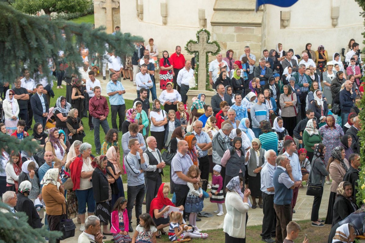 Mănăstirea Putna, un rug aprins de 550 de ani  56516