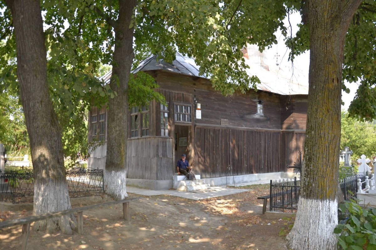 Căsuța de lemn sfințit din dumbravă  56560