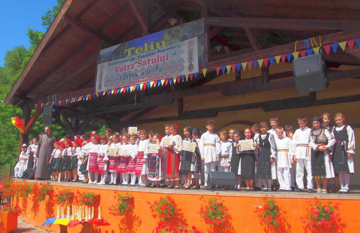Peste 1000 de concurenți la "Vatra Satului”, Teliu – Brașov 56382