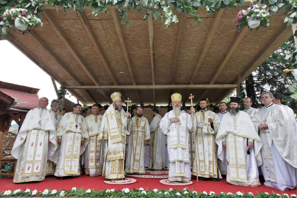 Sfințiri și binecuvântări arhierești în Duminica a IV-a după Rusalii 56372