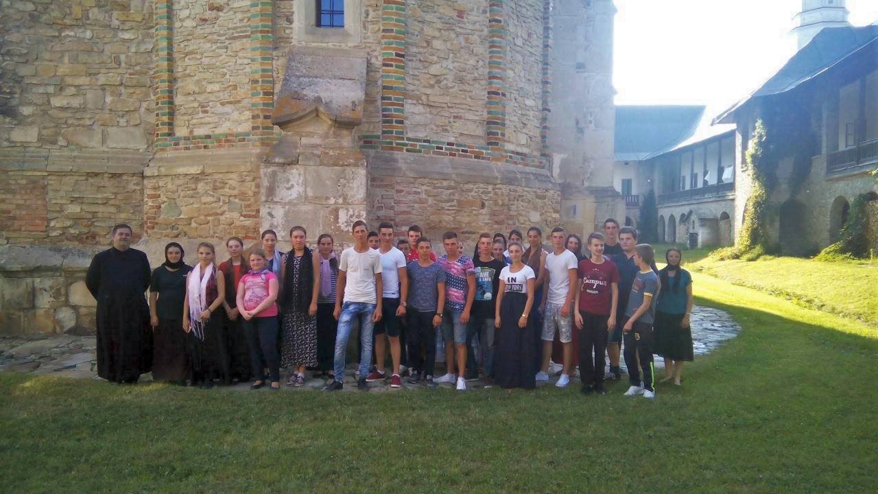 Activități parohiale formatoare cu tinerii  56332