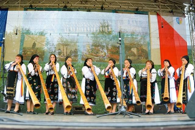 Sărbătoarea românilor pe Muntele Găina  56321