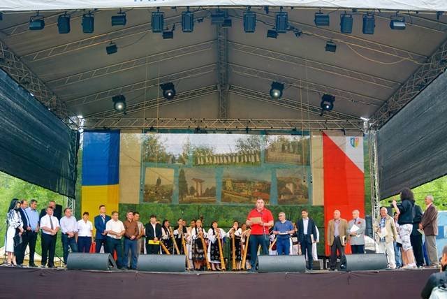 Sărbătoarea românilor pe Muntele Găina  56322