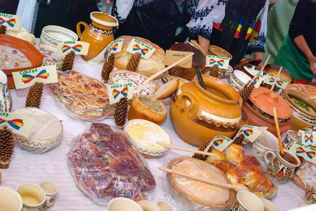 Sărbătoarea românilor pe Muntele Găina  56328