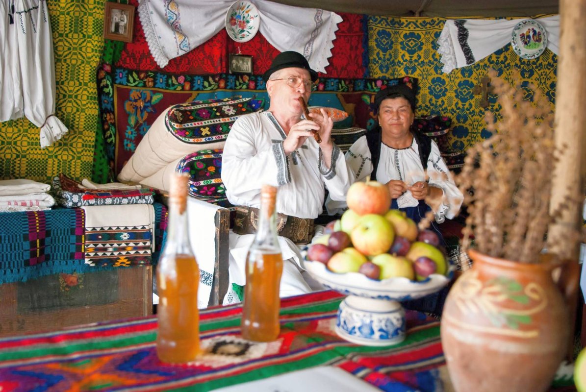 Sărbătoarea românilor pe Muntele Găina  56330