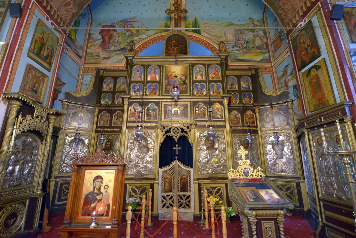 Aduceri aminte din locașul unde a slujit Gala Galaction 56273