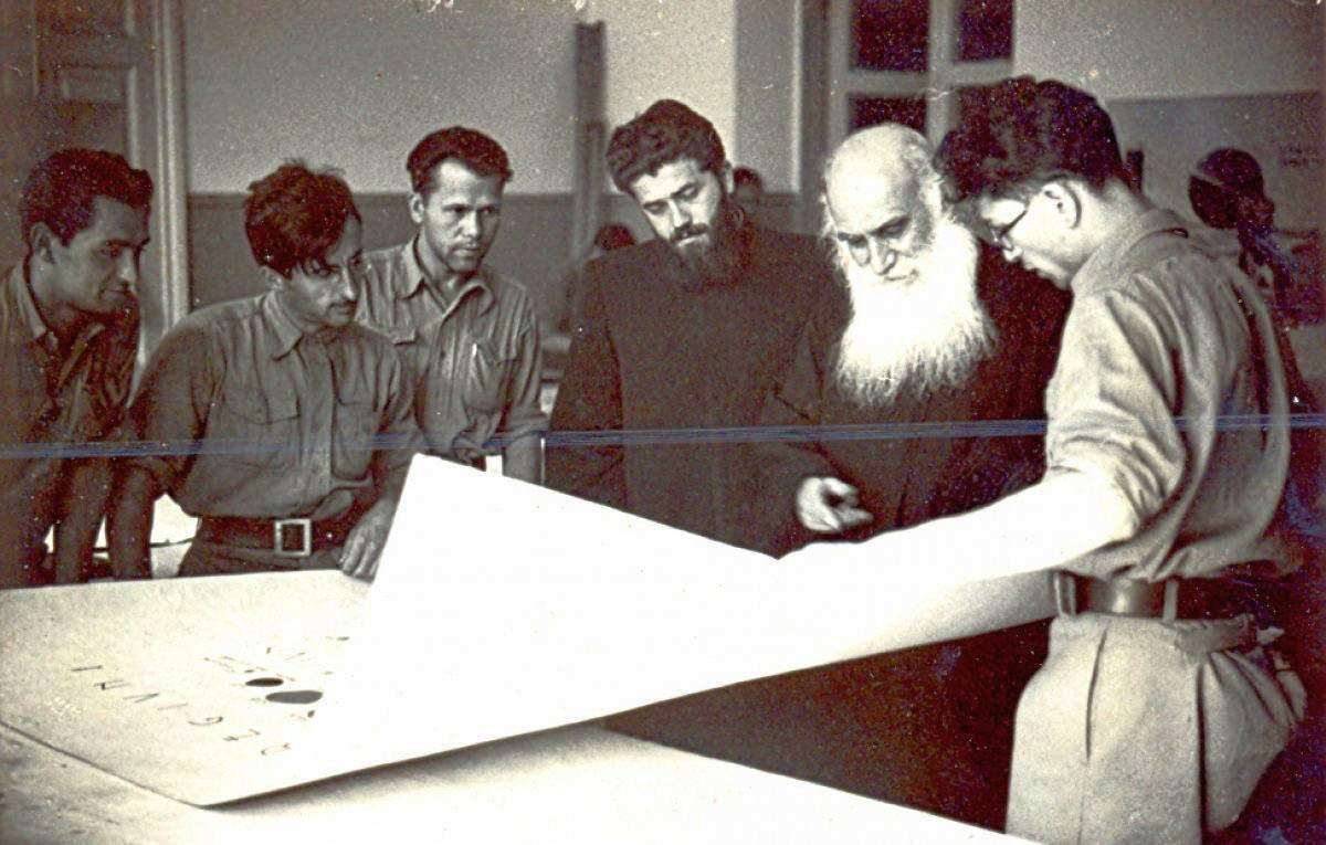 Aduceri aminte din locașul unde a slujit Gala Galaction 56274