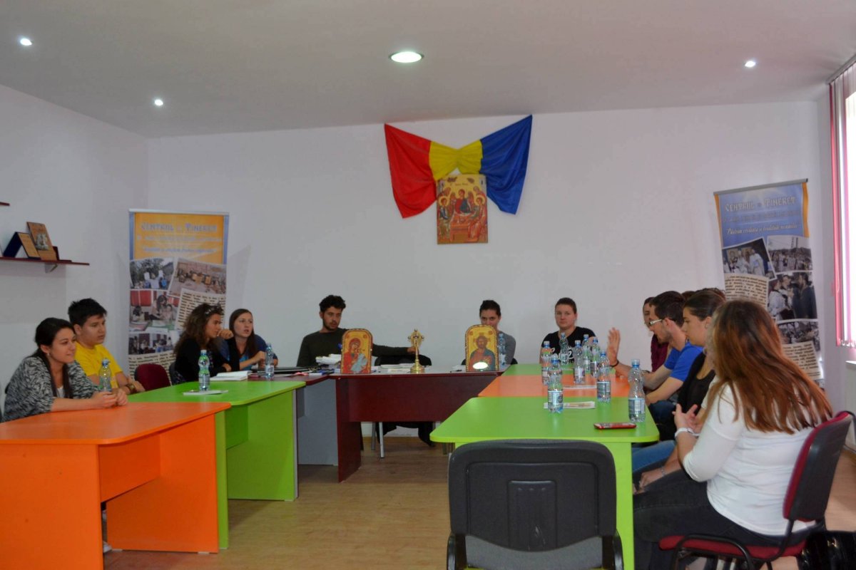 Colaborare fructuoasă între tineri și Biserică 56267