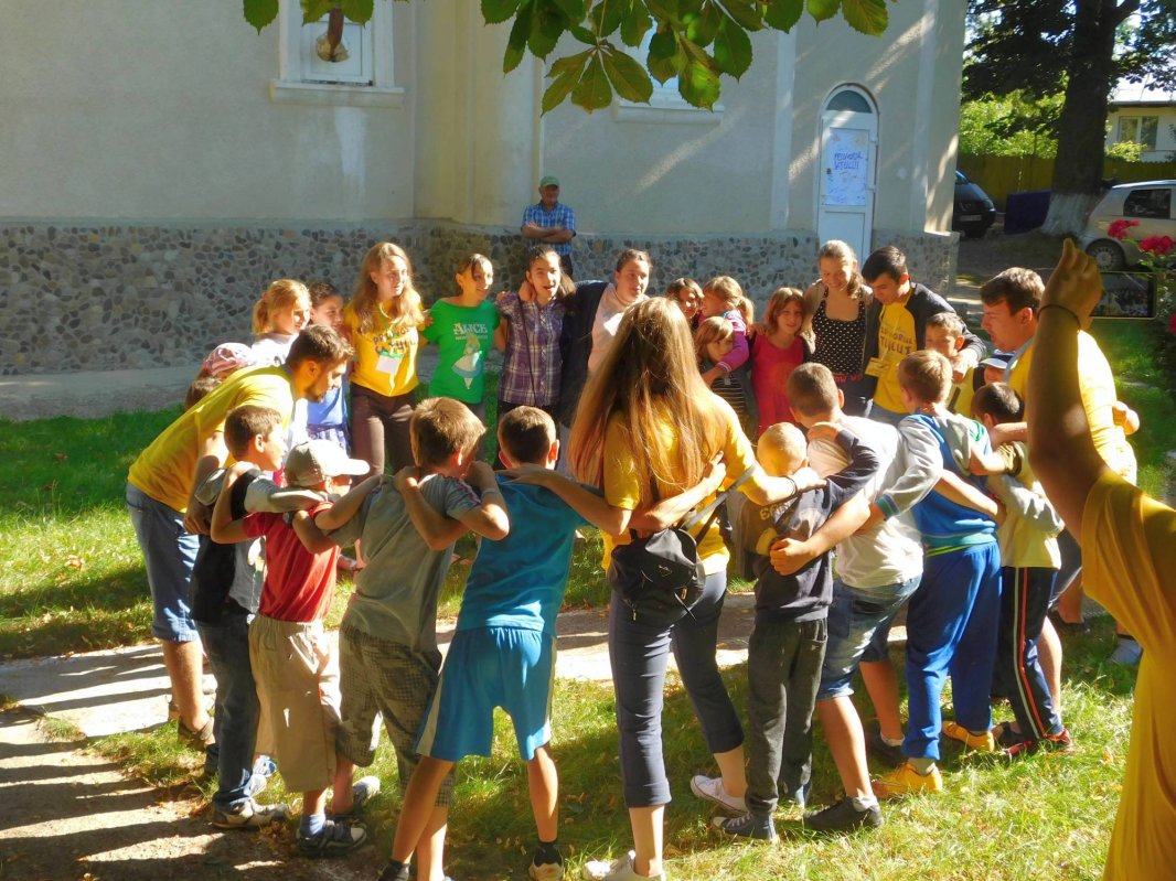 Prima tabără din Pridvorul Satului, prima bucurie pentru tinerii din Talpa 56211