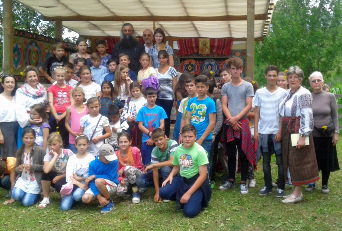 Tabără de vară în Parohia Agăş, Protopopiatul Moineşti 56223