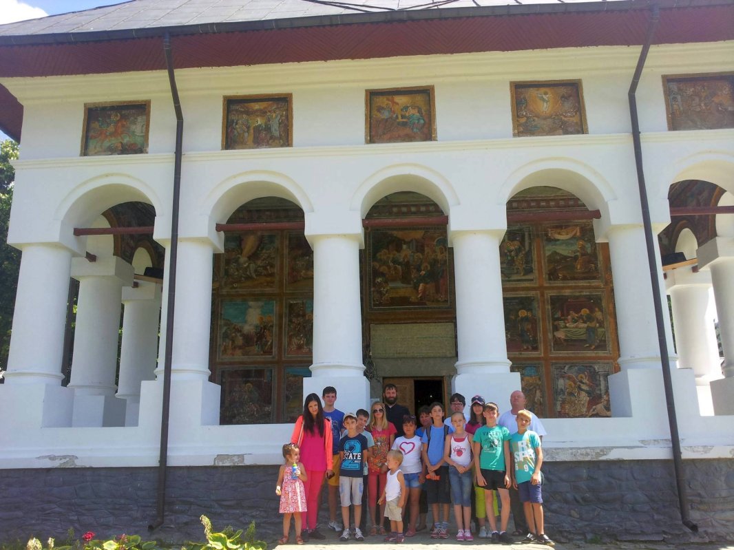 Tabere gratuite la Vălenii de Munte şi la Mănăstirea Peştera Ialomiţei 56298