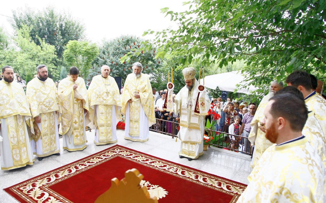 Slujiri arhiereşti în Mitropolia Munteniei şi Dobrogei 56189